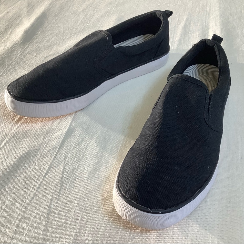 a new day Women's Black Slip-On Sneakers size 8 NWT.